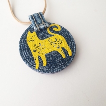 Denim pendant cat